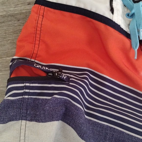 Quicksilver boys Dry Flight Board Shorts size 26 - Picture 3 of 7